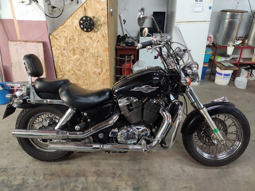 Honda Shadow VT1100 del 95, mi primera moto grande después del vespino que tuve con 16 años.