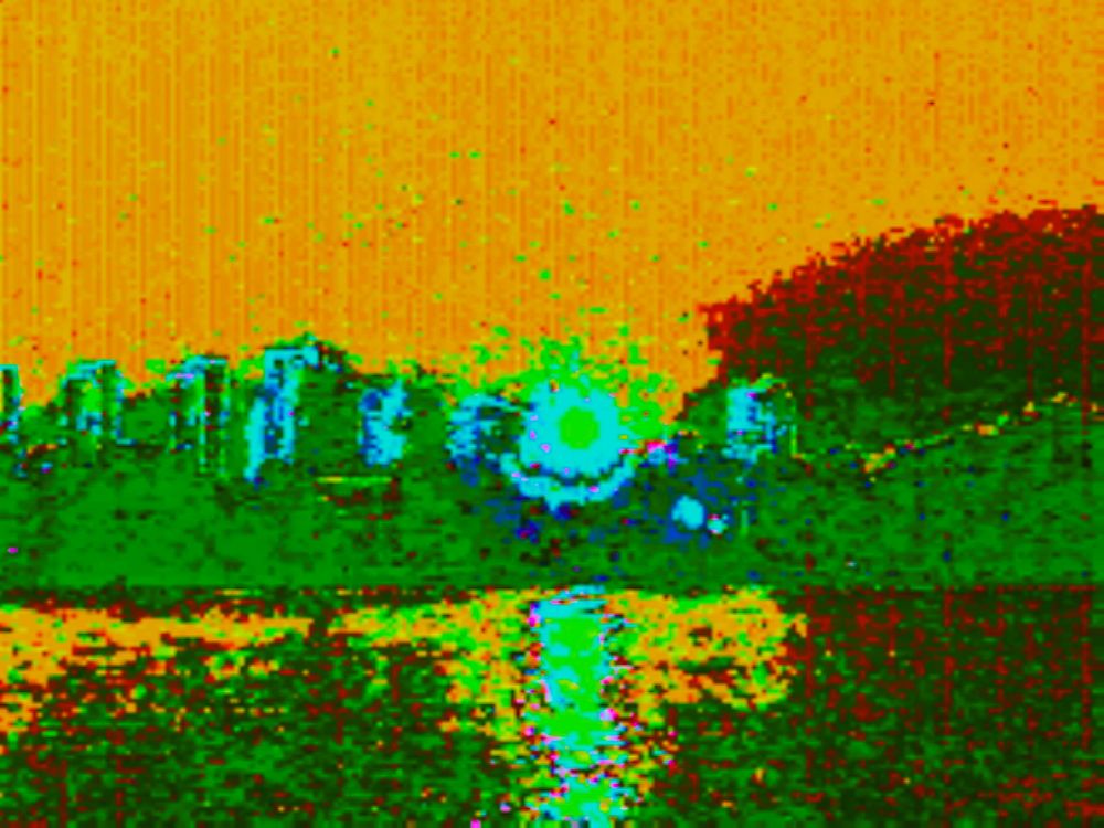 #glitchart #glitch #art #glitchcore #digitalart

sunset photographed on circuit-bent camera