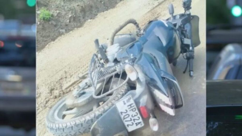 Himachal News: A Punjab National Bank employee going to duty died on the spot after his bike collided with a truck