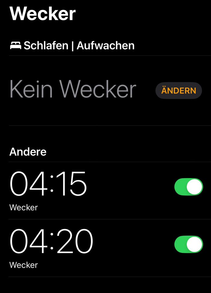 Screenshot: Wecker auf dem Handy um 4:15 und 4:20 Uhr