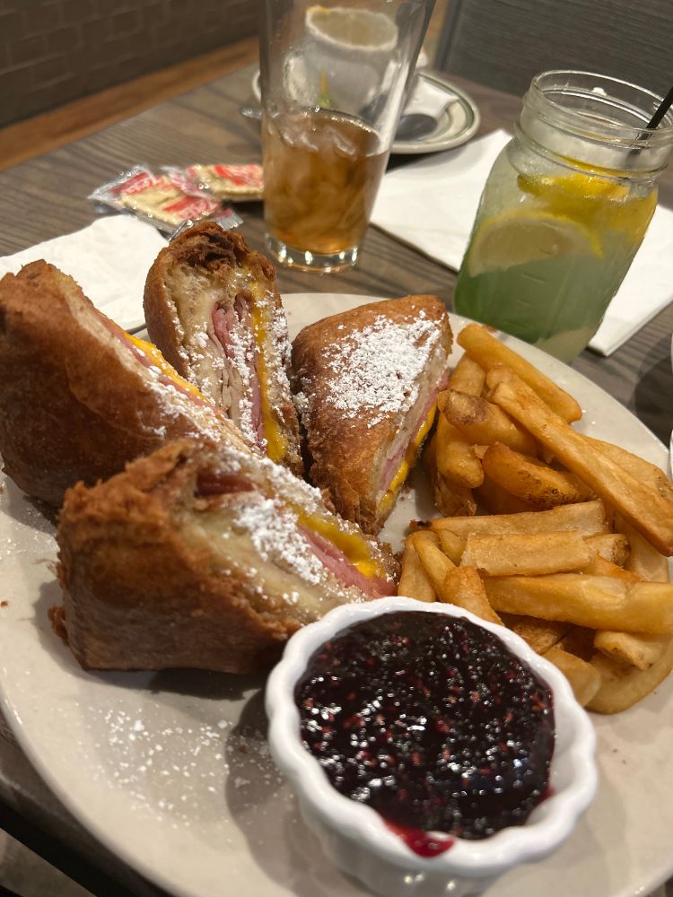 Monte Christo sandwich from Bennigans 