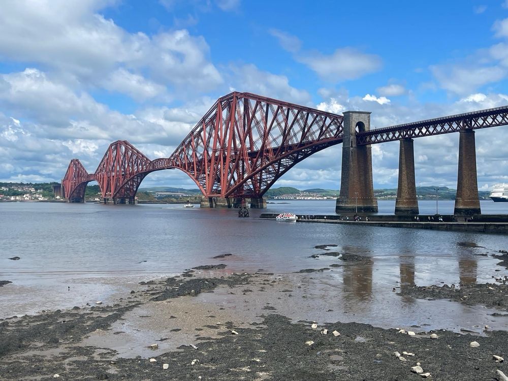 Picture of the Forth Bridge.