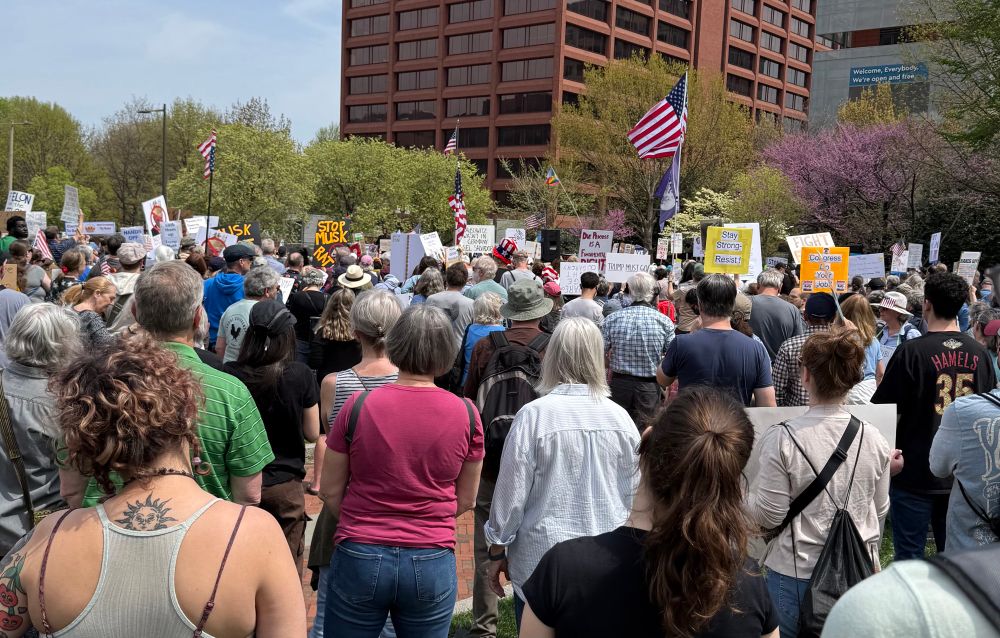 Crowd at the Philadelphia protest