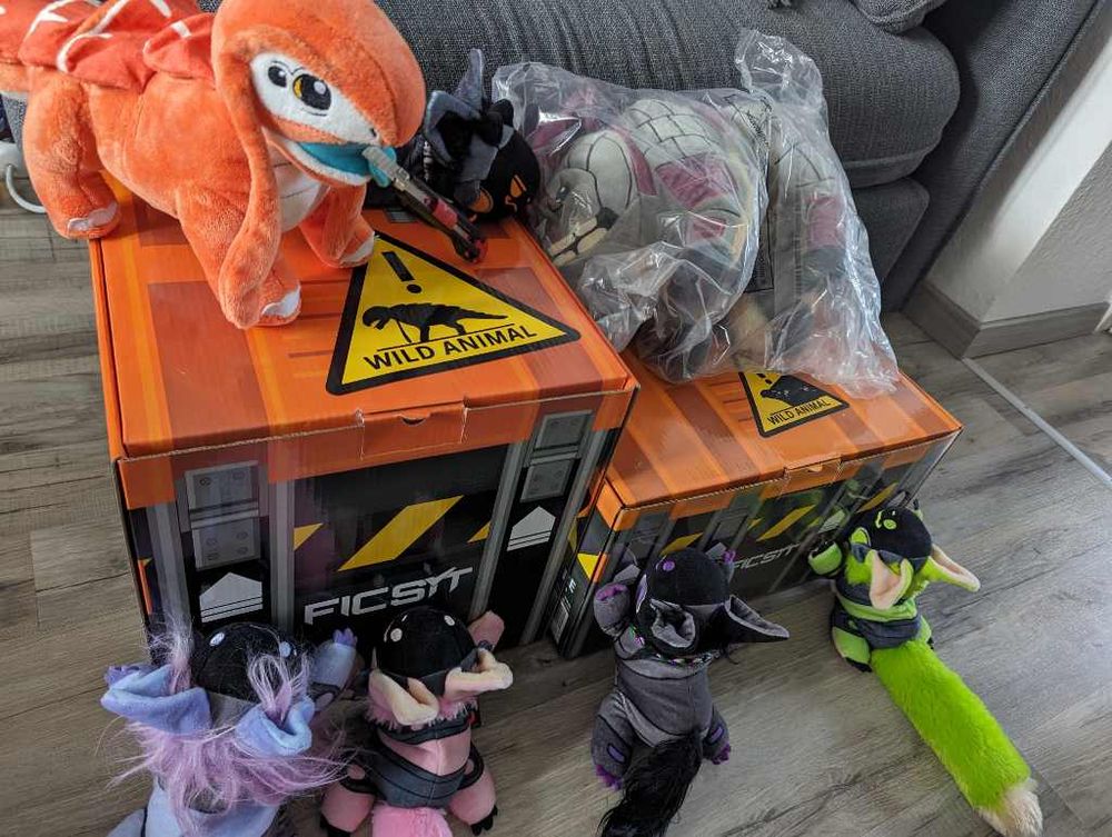 Protobeans swarming the Ficsit crates