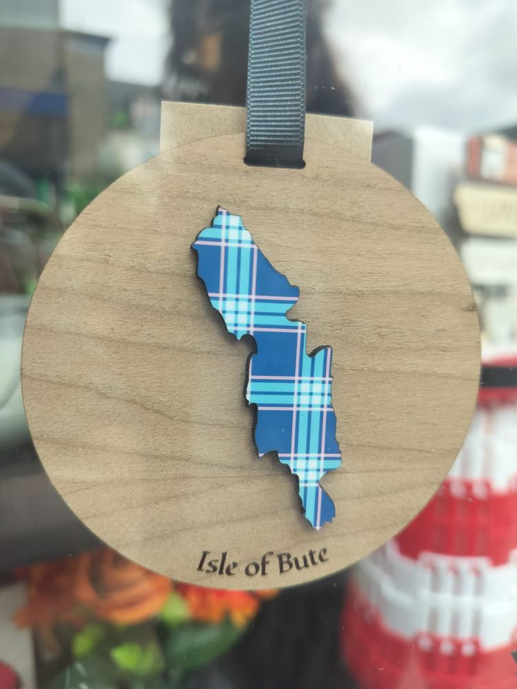 Bute Tartan pendant, in vaguely trans flag colours