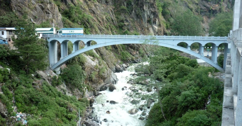 Zerstörerische Sturzflut unterstreicht Risiko von Staudämmen in Tibet