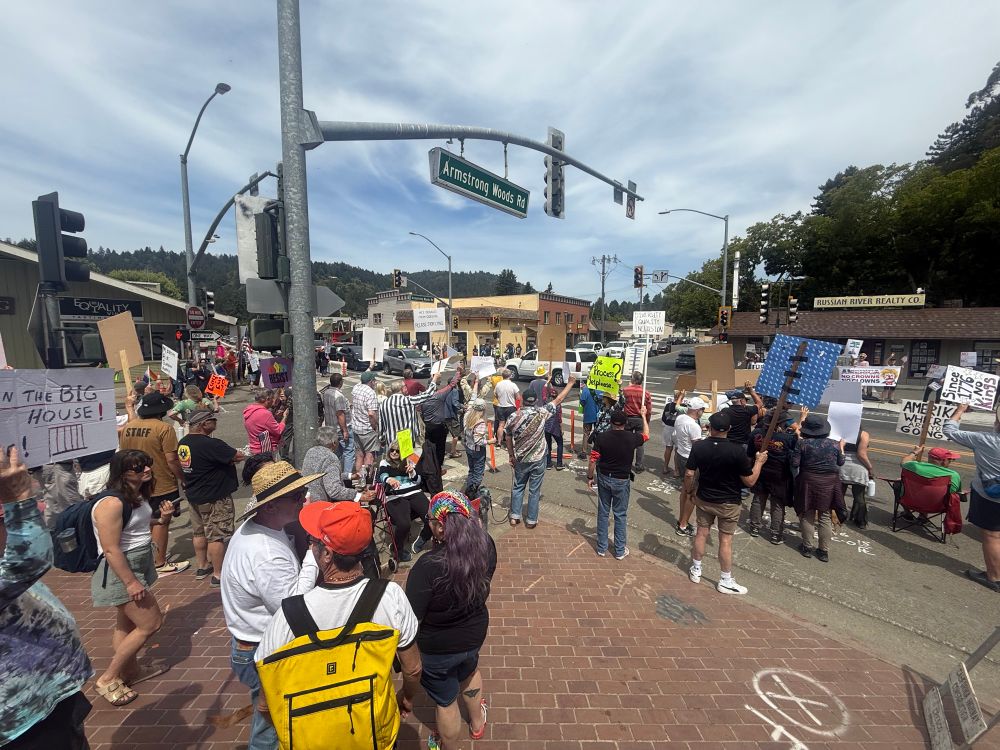 Crowds gathered at all 4 corners of the main intersection of Guerneville, CA for the ‘No Kings’ protest 