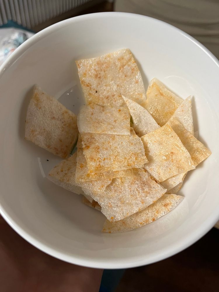 Schale mit Reispapierchips