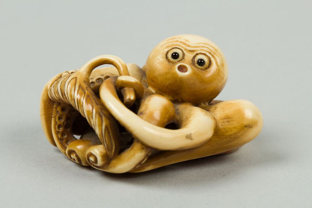 Ivory netsuke of an octopus, with wide eyes and a mouth that appears to be going "oooooooooooohhhhhhh"