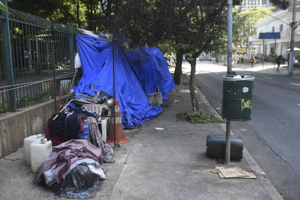 Multa de R$ 17,6 mil: projeto que torna doação de comida a moradores de rua mais rigorosa avança em São Paulo | CNN Brasil