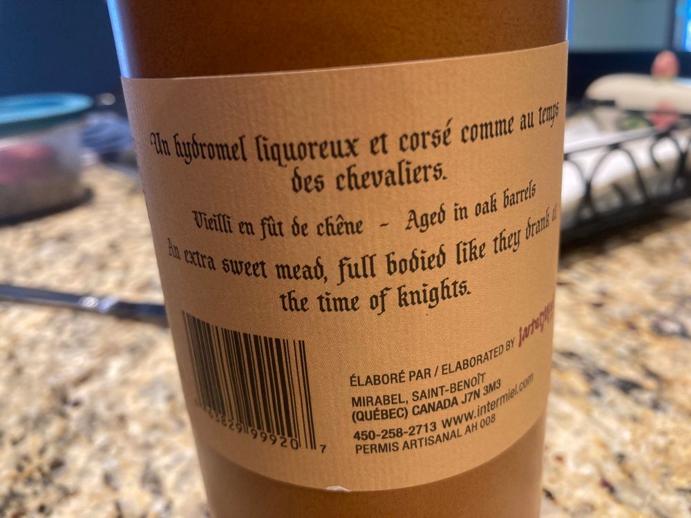An lugoromel linuoreux et corsé comme an ta des chevaliers.
Vail en füt de chêne - Aged in oak harts
the time of knights.
ELABORE PAR / ELABORATEDEr (0794
MIRABEL, SAINT-BENOIT (QUÉBEC) CANADA J7N 343
PER-258-2713 www.ntermila
PERMIS ARTISANAL AH 008