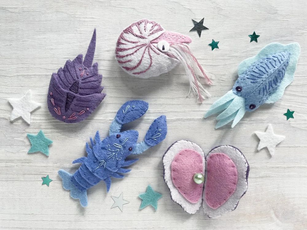 With this felt plush sewing pattern PDF you can sew a Cuttlefish, Horseshoe Crab, Blue Lobster, Nautilus and Oyster with a pearl inside!