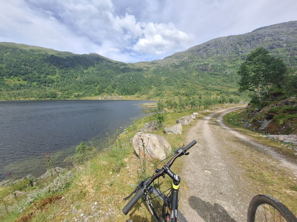 lake + bike in the mountains