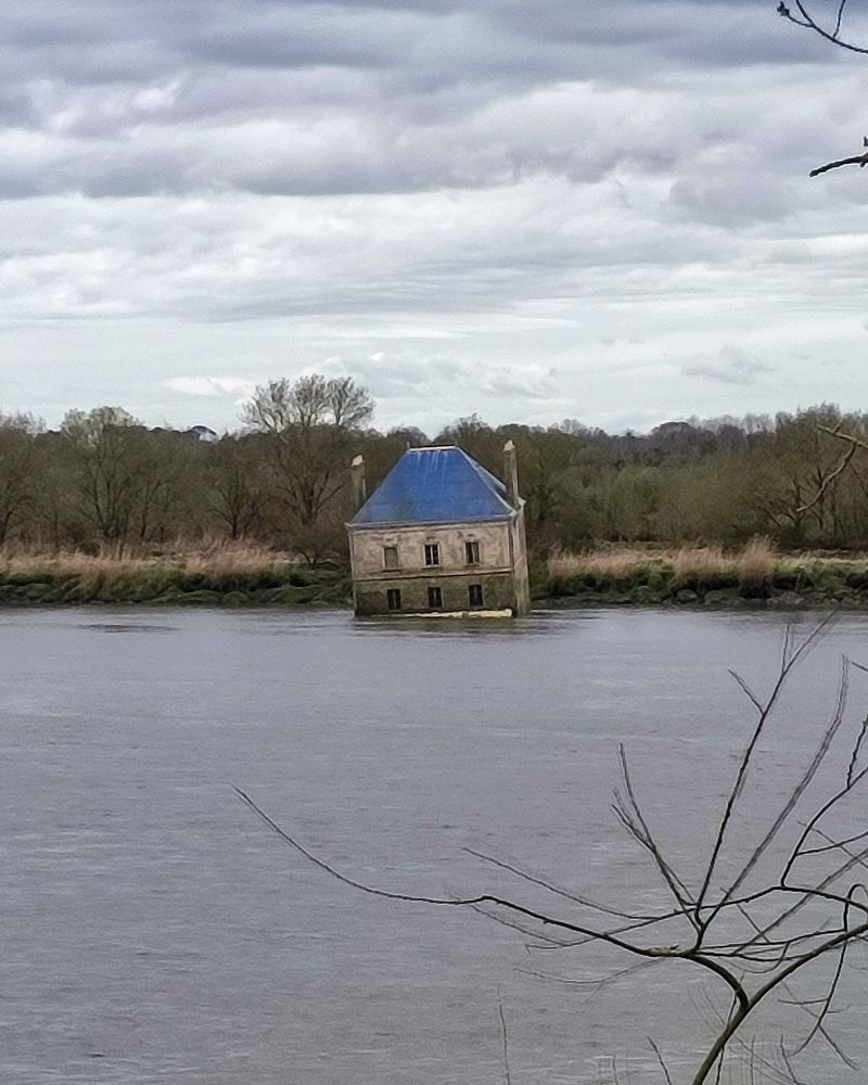 La maison dans la Loire, a house sinking in the french river Loire, artwork by Jean-Luc Courcoult.