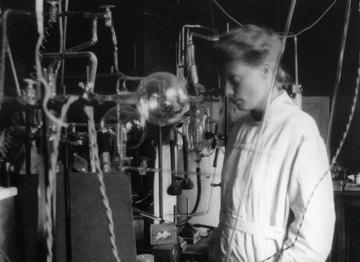 Hertha Sponer in the lab. Credit: Science History Images/Alamy Stock Photo. 