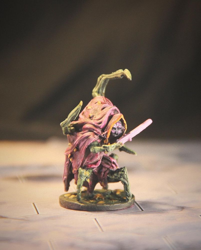 Front view of melee form for the Harrower Geminate from Frosthaven