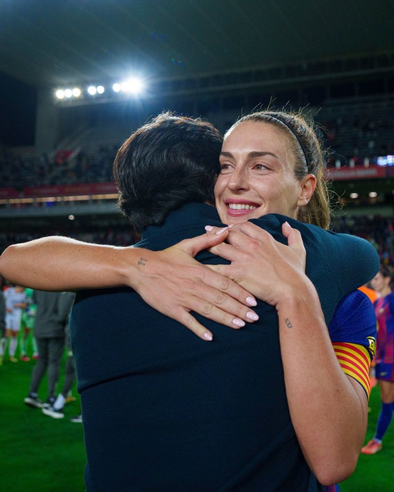 Pere Romeu and captain Alexia Putellas. | FC Barcelona Femení via X