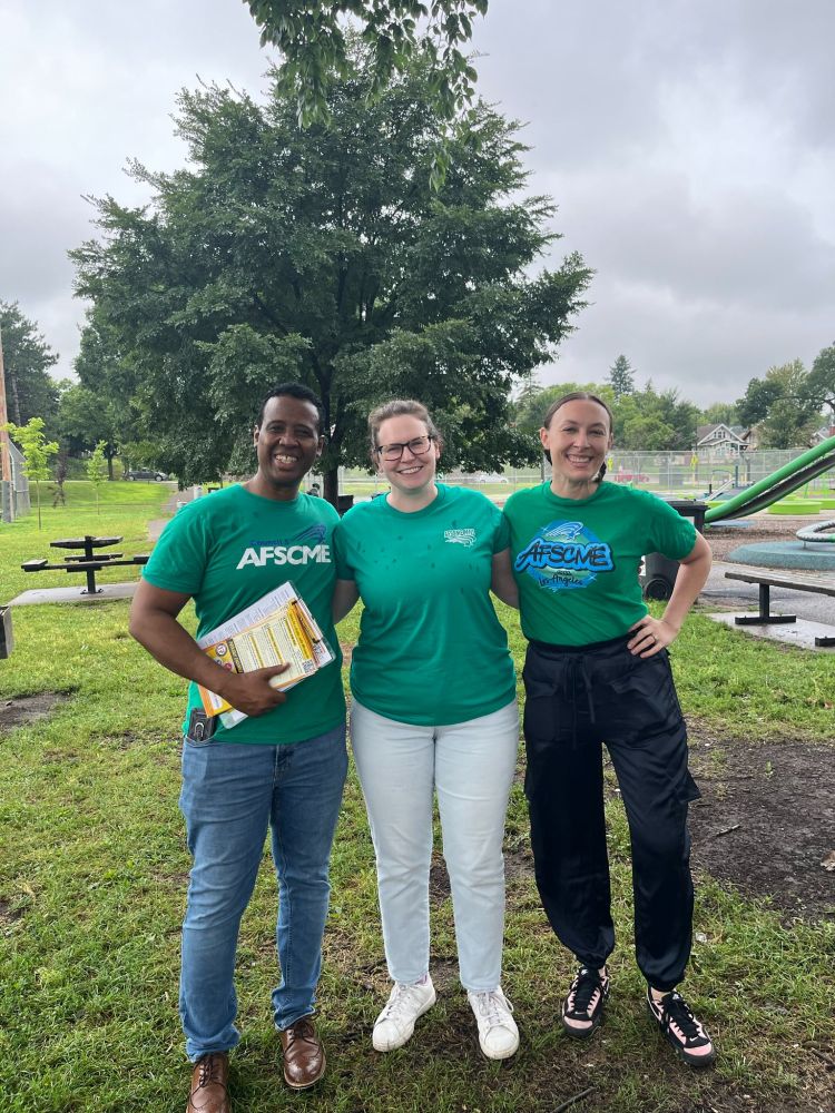 Three AFSCME members with Soren lit