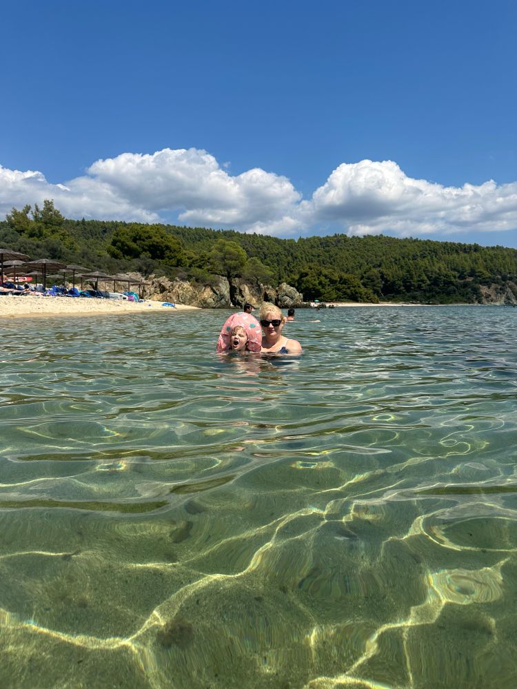 אני ובתי במים צלולים עד מאוד