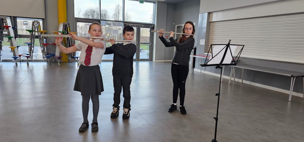 Three pupils play flute.