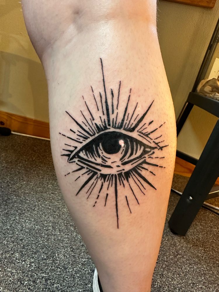 Image of a woodcut style eye on the back of a calf
Serafineleaart💀
#eye #eyeofprovidence #occult #occultattoo #woodcut #woodcuttattoo #symbolism #witchcraft #spells 