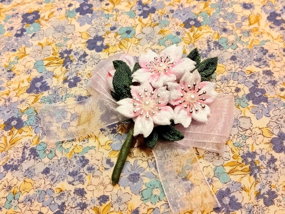 桜のつまみ細工(YouTube動画参照)