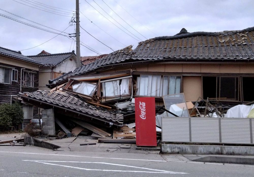 Japan tsunami warning, evacuations after strong quakes rock west coast