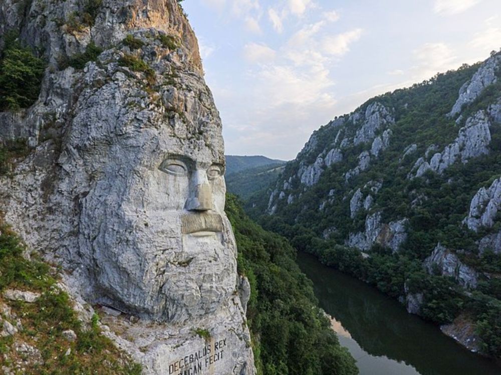 Rock sculpture of Decebalus - Wikipedia