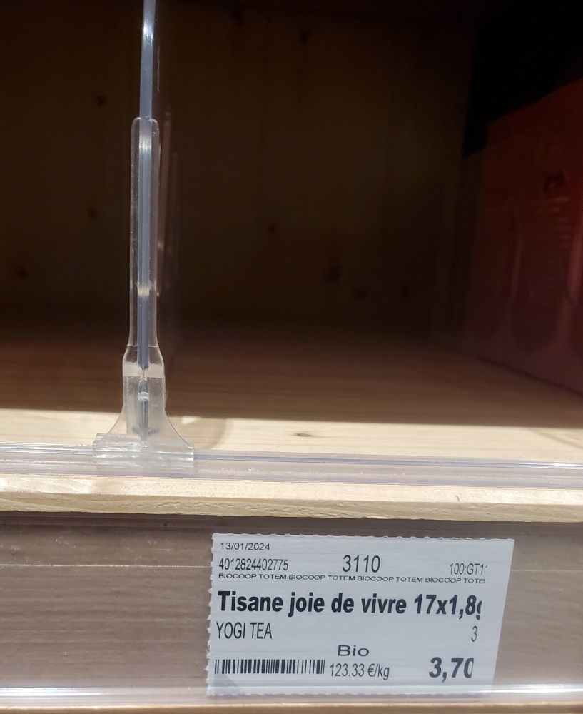 Image d'un rayon de magasin bio où il n'y a plus de tisane "Joie de vivre".