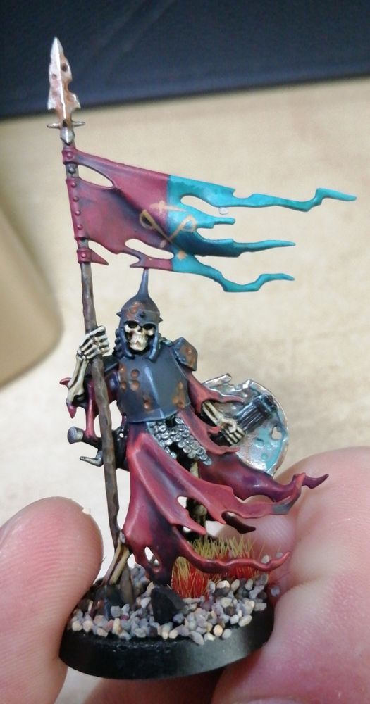 Ulfenkarn City Watch banner bearer, with heraldry of crossed keys. Or, possibly scissors if you squint. I aimed at "close enough to box art" that I wouldn't have to think too hard and also be able to churn through them all in a reasonable time. 