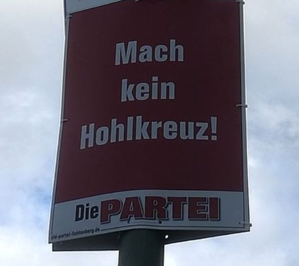 plakat der partei die partei: mach kein hohlkreuz