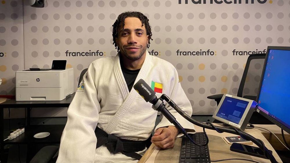 PORTRAIT. Micro, boulot, judo… et JO ? Le rêve fou du judoka-journaliste Valentin Houinato