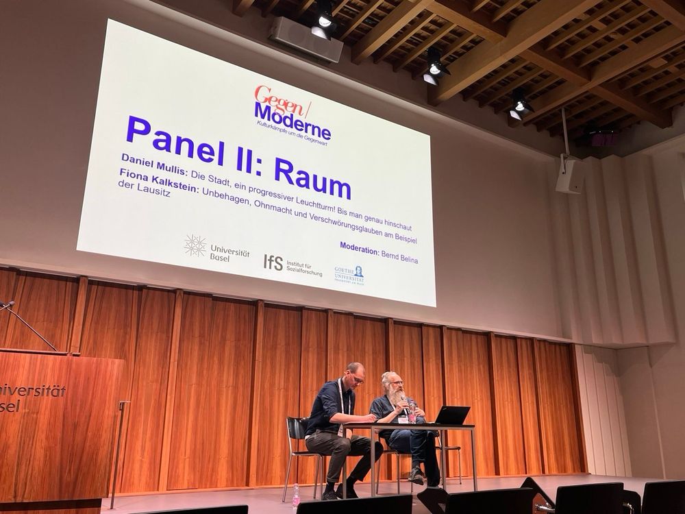 Zusammen auf dem Podium mir Bernd Belina auf der Tagung Gegen/Moderne