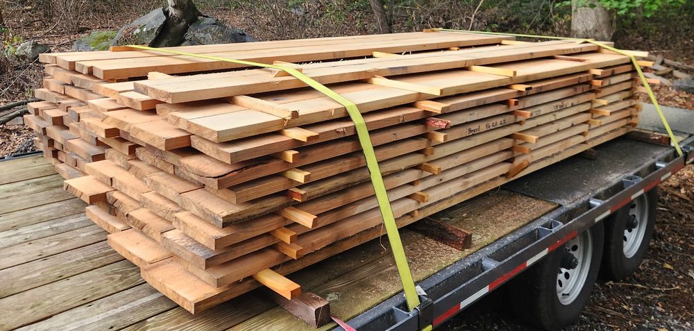 Red oak boards on the same trailer as the logs in the prior picture. Total of ~700 board-feet of lumber.