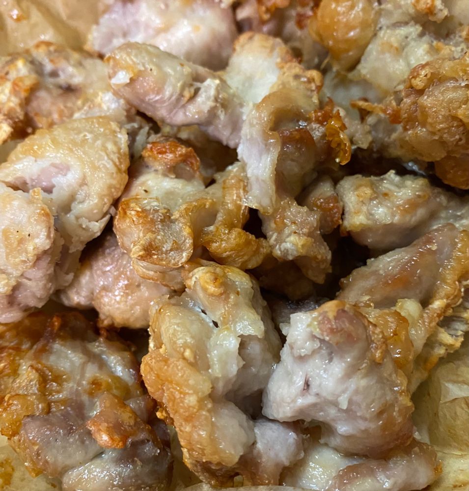 ノンフライヤーで作った唐揚げの写真。パリパリジューシー。