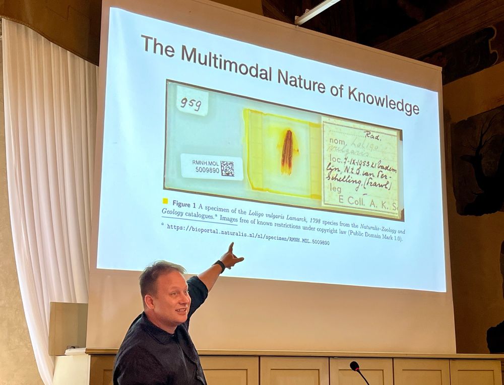 Paul Groth pointing out the multimodal nature of knowledge during the International Semantic Web Summer School 2024 in Bertinoro, Italy.
