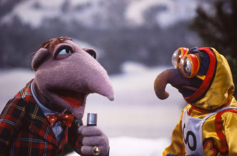 Lou Kazagger, Muppets Sports correspondent, interviewing Gonzo. 