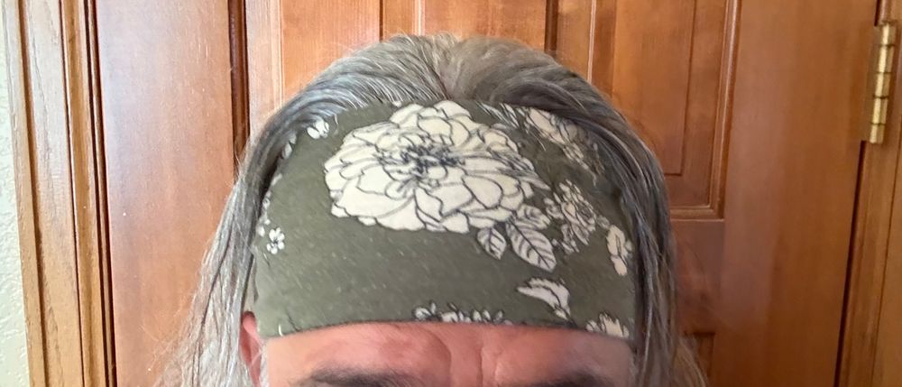 Cool white-on-green flower-print headband