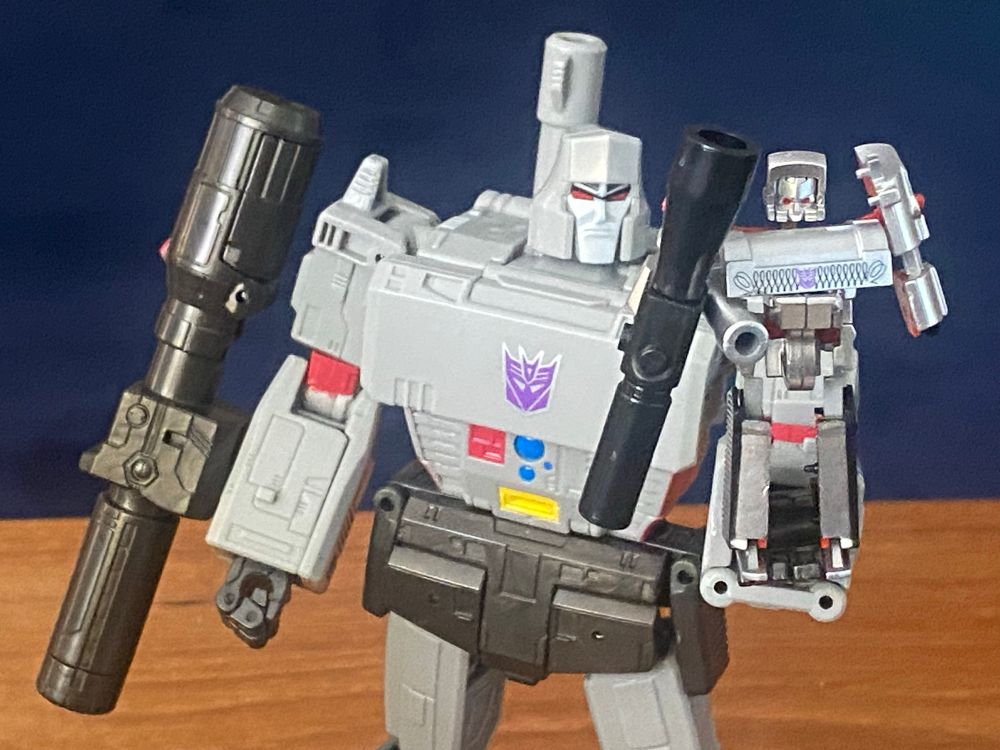 SS86 Megatron holding WST Megatron