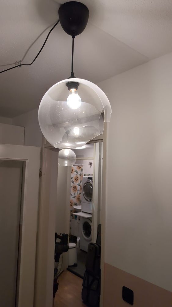 Kapotte glazen lampenkap nadat ik er tegenaan ben gelopen 