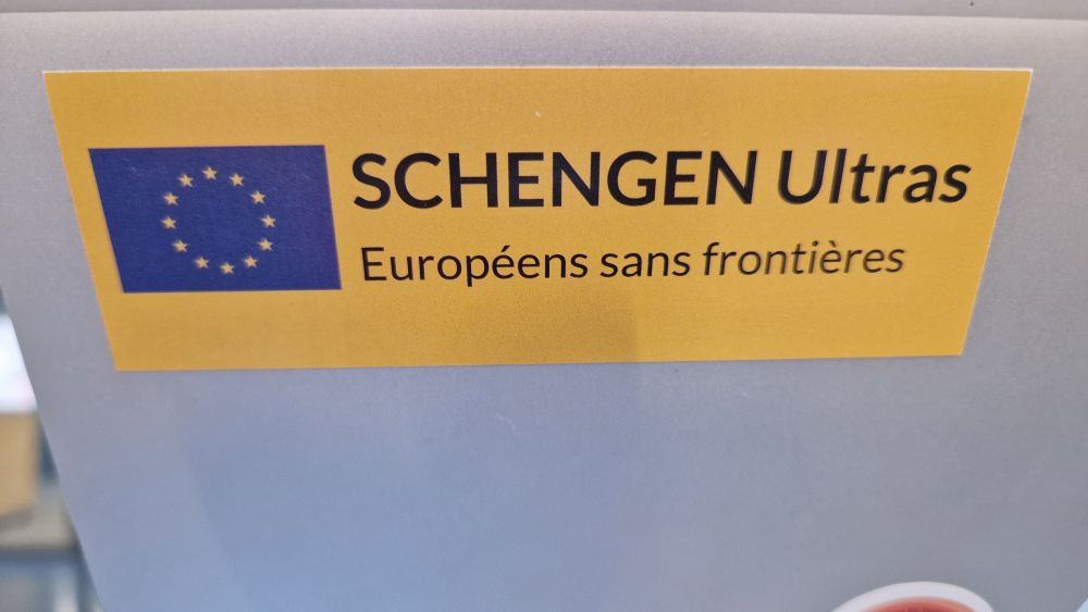Sticker on a laptop.
The European flag, in large letters "SCHENGEN Ultras" and in smaller "Européens sans frontières" 