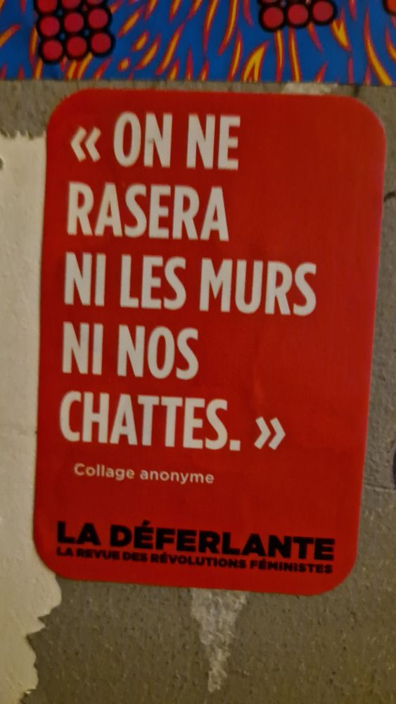 Sticker des chiottes : "on ne rasera ni les murs ni nos chartes" 