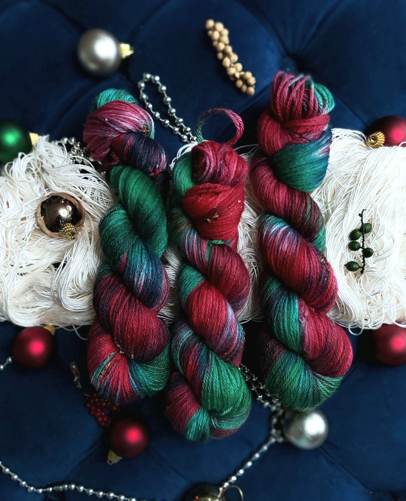 3 red and green and little bursts of gold leaf. They are laid on silk yarn with ornament scattered 