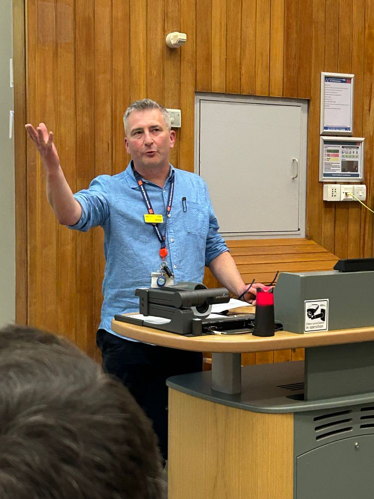 Dr Darren Williams