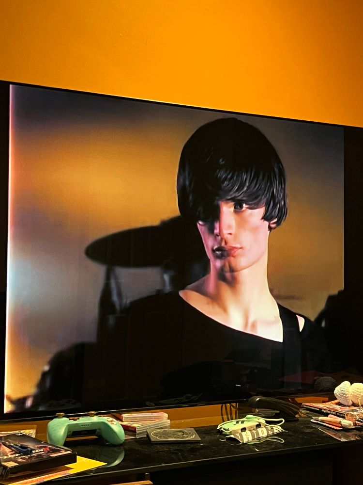 Creep era Radiohead dude has mad KPop hair