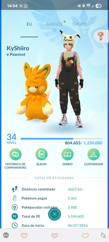 Tela de companheiro e treinador no pokemon go. O pokémon companheiro é o Pawmot
