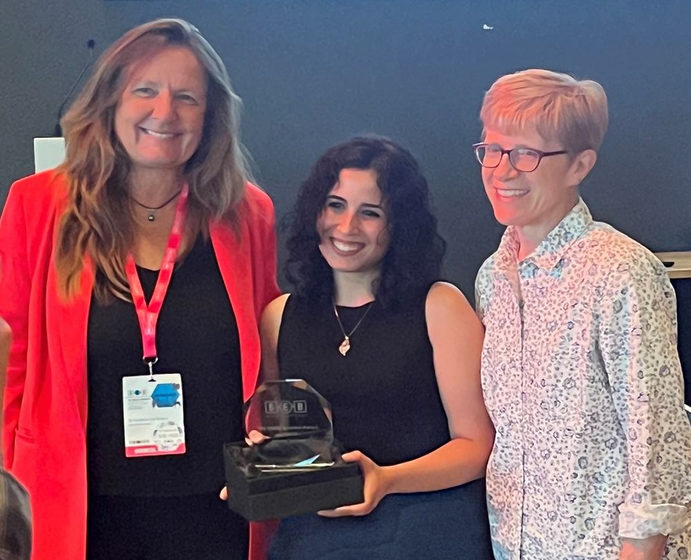 On the left, SEB President Gudrun de Boeck, in the middle, Patricia Ferreira holding her JEB sponsored YSAS award, on the right, Journal of Experimental Biology editor Katie Gilmour