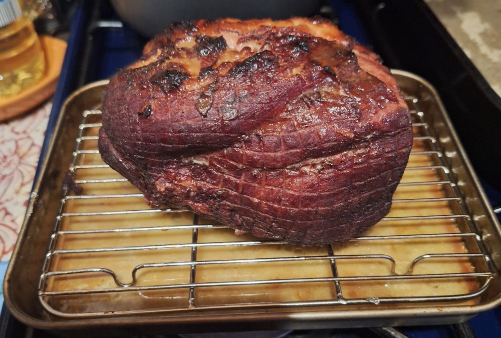 Apologies for the repetiton, not sure what else i can say about a picture of a well roasted deep purple Christmas ham