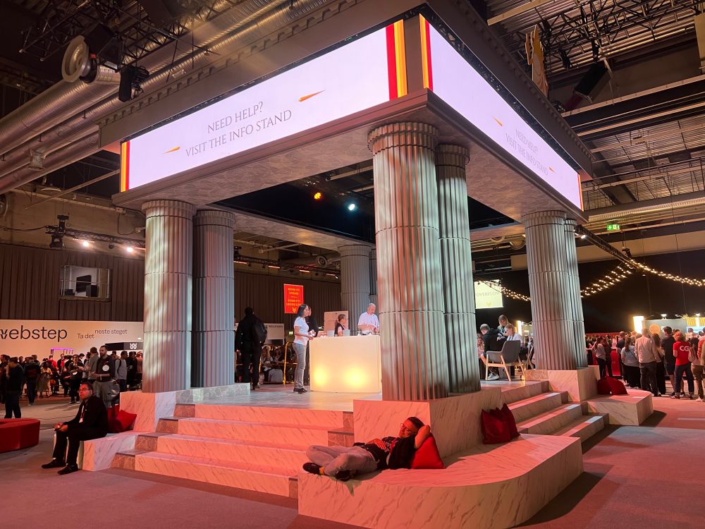 The info desk in the middle of the conference.