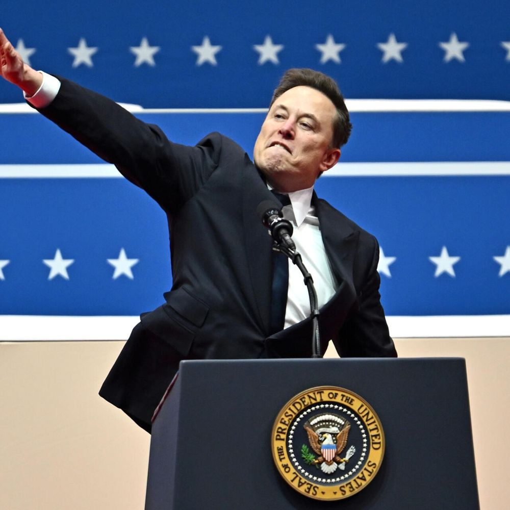 Elon Musk gives a Nazi salute at Trump's inauguration 
